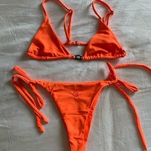 Krahs orange bikini